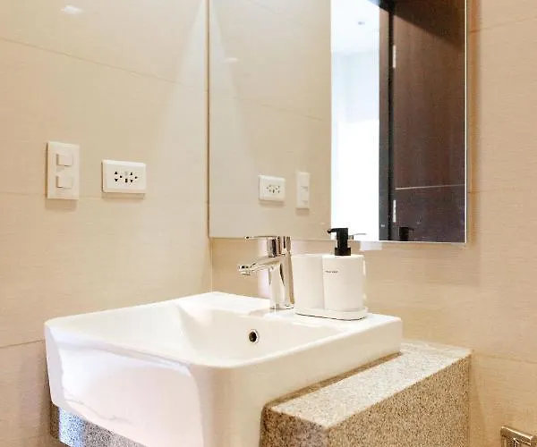 Apartment Uptown Parksuites Tower 2 Bgc By Ph Staycation