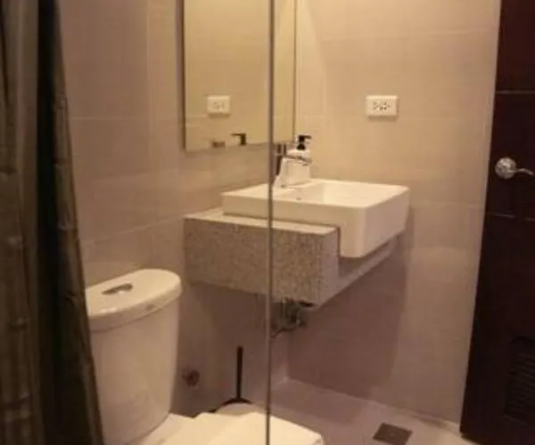 Uptown Parksuites Tower 2 Bgc By Ph Staycation *